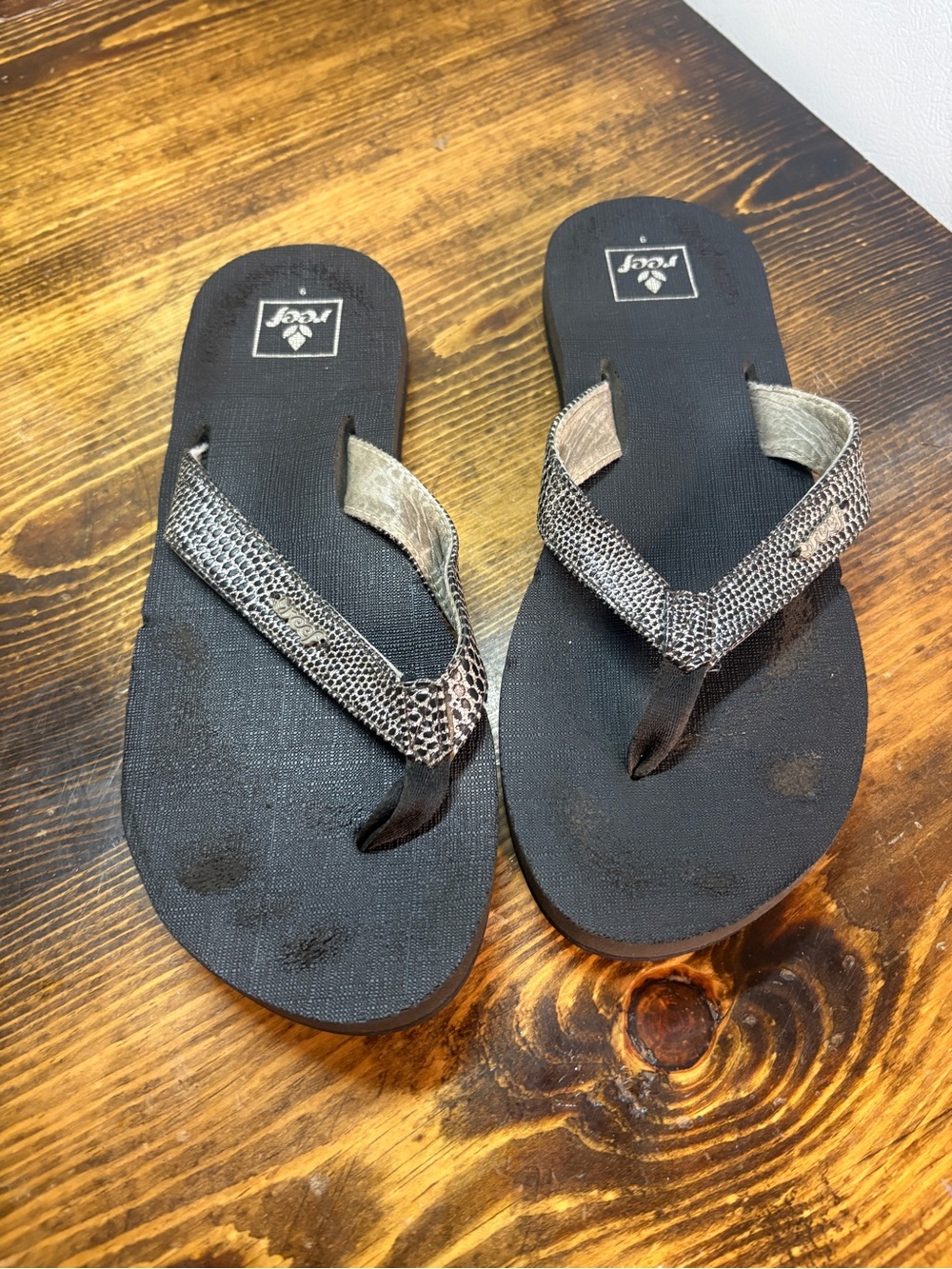 Reef black flip flops size 9